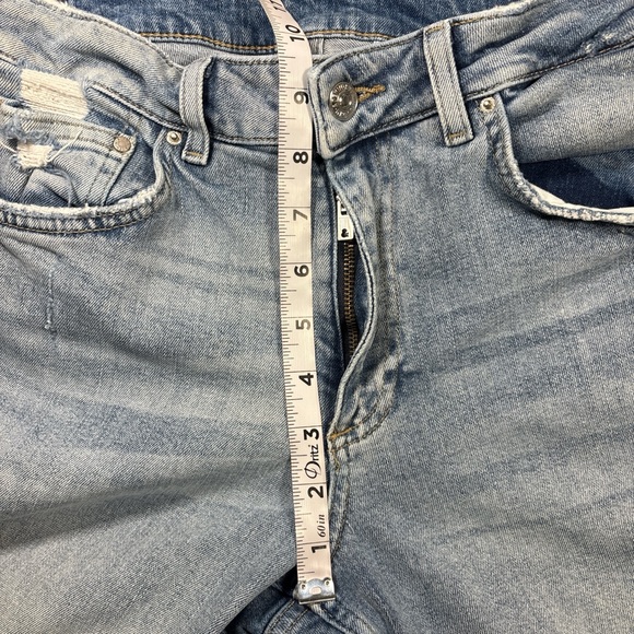 Classic Light Blue Women's Jeans cropped distressed w/stretch size 10 - Picture 3 of 6